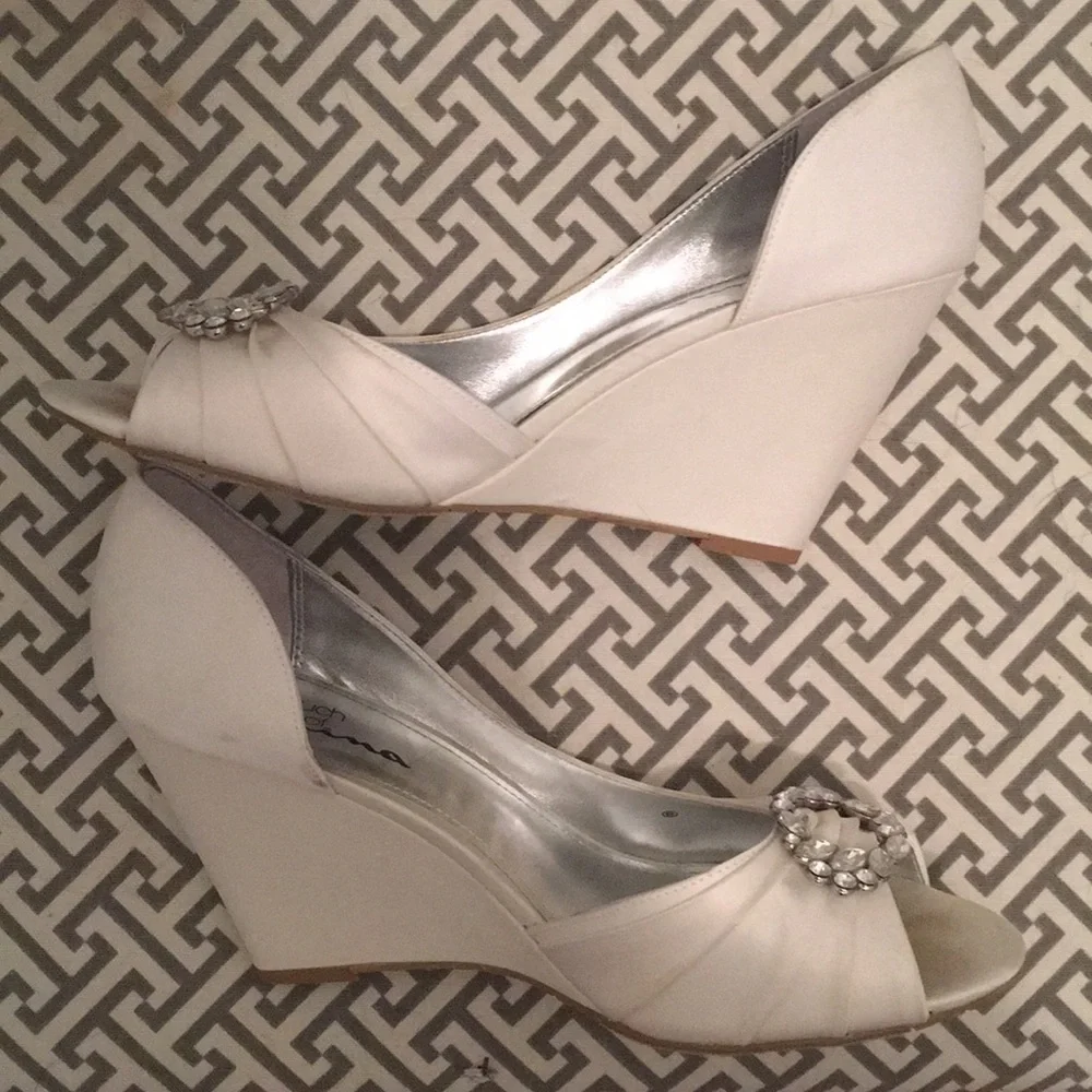 Ivory Formal Shoes - Picture 3 of 4